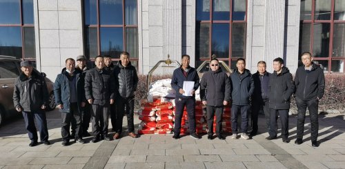 迎新春送温暖、欢乐情暖人心